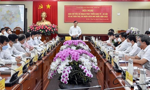 Ông Nguyễn Văn Thọ - Chủ tịch UBND tỉnh phát biểu chỉ đạo trong hội nghị giao chỉ tiêu dự toán ngân sách. Ảnh: Q.V