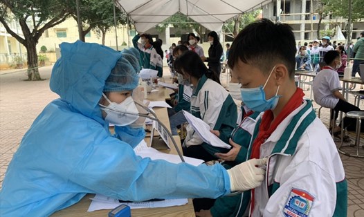 Hiện ngành Y tế tỉnh Ninh Bình đang triển khai các biện pháp cấp bách nhằm truy vết, khoanh vùng để ngăn chặn dịch COVID-19 lây lan trong cộng đồng. Ảnh: NT