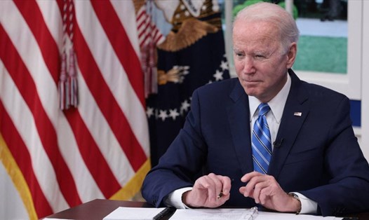 Tổng thống Joe Biden ký luật ngân sách quốc phòng trị giá gần 780 tỉ USD. Ảnh: AFP