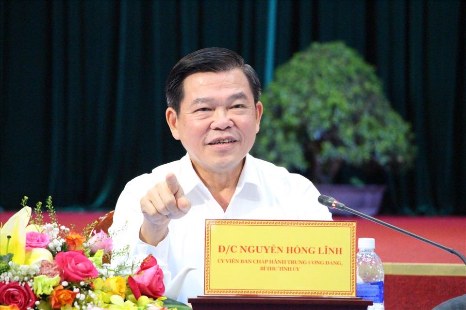 Bí thư tỉnh uỷ Đồng Nai Nguyễn Hồng Lĩnh đối thoại với đoàn viên, người lao động. Ảnh: Hà Anh Chiến