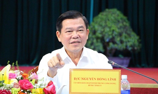 Bí thư tỉnh uỷ Đồng Nai Nguyễn Hồng Lĩnh đối thoại với đoàn viên, người lao động. Ảnh: Hà Anh Chiến