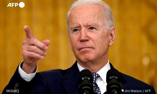 Chính quyền của Tổng thống Mỹ Joe Biden đang đặt cược vào việc giảm thời gian cách ly để giảm bớt tác động xấu tới kinh tế từ biến thể Omicron. Ảnh: AFP