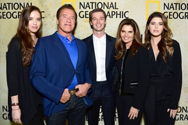 Tài tử Arnold Schwarzenegger và Maria Shriver tham dự một buổi ra mắt phim năm 2017 ở Los Angeles cùng các con. Ảnh: AFP