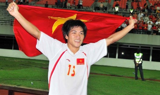 Cựu danh thủ Nguyễn Quang Hải cùng tuyển Việt Nam vô địch AFF Cup 2008. Ảnh: T.L