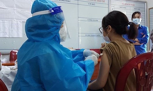 Nghệ An khẩn trương tiến hành tiêm vaccine cho trẻ em để phòng COVID-19. Ảnh: Quang Đại