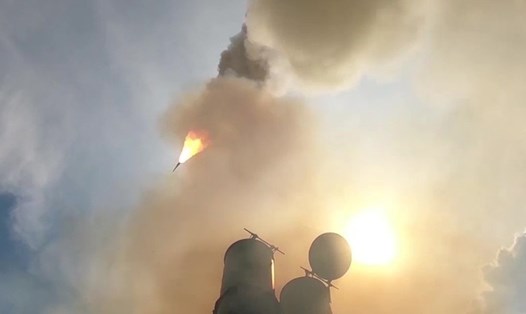 Hệ thống tên lửa đất đối không S-500 của Nga phóng tên lửa trong một cuộc bắn thử nghiệm chiến đấu. Ảnh: Bộ Quốc phòng Nga