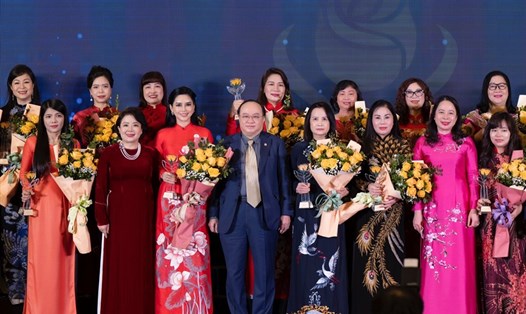 Doanh nhân nữ tiêu biểu Việt Nam Bông Hồng Vàng lần 3. Ảnh: CTV