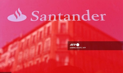 Logo ngân hàng Santander. Ảnh minh họa. Ảnh: AFP