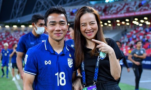 Trưởng đoàn Madam Pang thuê chuyên cơ đưa tuyển Thái Lan về nước sau AFF Cup 2020. Ảnh: Siam Sport