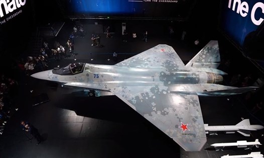 Máy bay chiến đấu thế hệ thứ 5 ‘Checkmate’, máy bay không người lái tiên tiến và biến thể mới súng trường AK của Nga đã lọt vào danh sách. Ảnh: Rostec