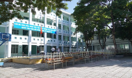Khuôn viên trường THCS Bạch Đằng, xã Long Sơn, TP.Vũng Tàu lúc trưng dụng để thành lập cơ sở điều trị bệnh nhân COVID-19 nhẹ. Ảnh: T.A