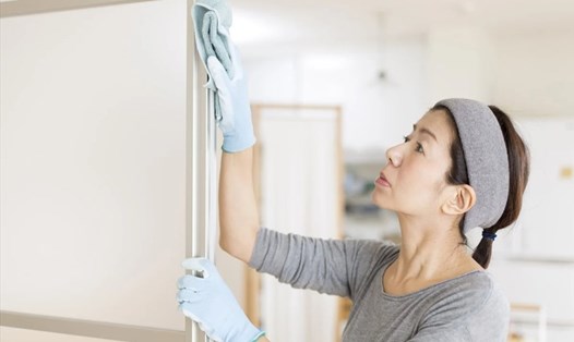 Hãy dọn dẹp nhà cửa theo nguyên tắc sẽ giúp các bà nội trợ tiết kiệm được nhiều thời gian. Ảnh: Xinhua