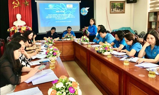 Hội nghị sơ kết chương trình tổ chức các hoạt động trong nữ cán bộ, công chức, viên chức và CNLĐ phối hợp Hội LHPN tỉnh và LĐLĐ tỉnh.