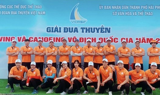 Các vận động viên TPHCM thi đấu xuất sắc tại Giải đua thuyền rowing và canoeing vô địch quốc gia 2021. Ảnh: Trung Nam