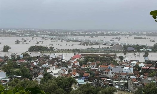 Ngập lụt nặng nề ở Phú Yên có nguyên nhân từ xả lũ Ảnh: Phương Uyên