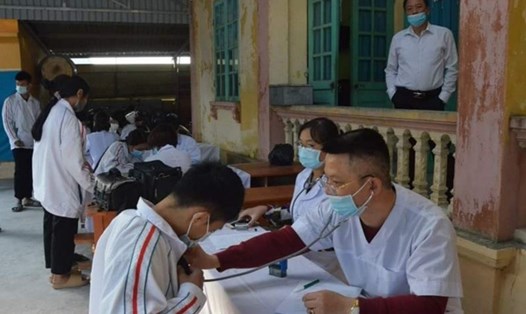 Trẻ em từ 12-17 thuộc 5 huyện còn lại tại Thái Bình được tiêm phòng vaccine COVID-19 từ hôm nay (4.12). Ảnh: CTV