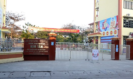 Phong tỏa Trường THCS Kim Tân, TP.Lào Cai để nhanh chóng truy vết, tìm nguồn lây cho các ca bệnh. Ảnh: CTV