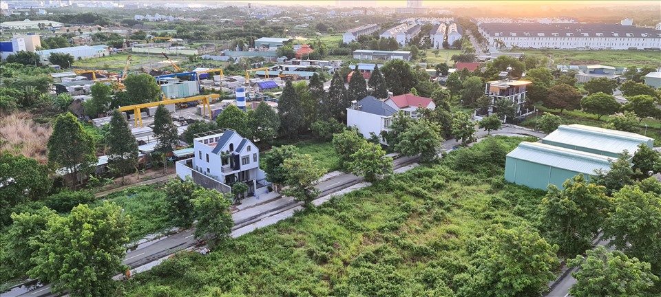 Nhiều hệ lụy khi giá đất thị trường tăng nóng. Ảnh minh họa: Bảo Chương