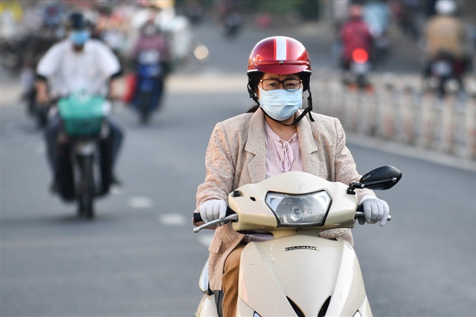 Nhịp sống 24h: Thời tiết TPHCM se lạnh, người dân diện áo ấm xuống phố Nhịp sống 24h: Thời tiết TPHCM se lạnh, người dân diện áo ấm xuống phố