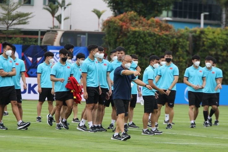Tuyển Việt Nam làm quen sân Bishan trước trận ra quân AFF Cup 2020