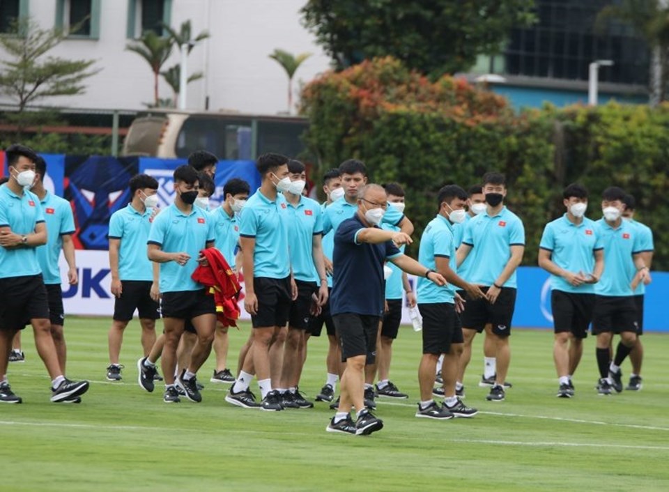Thầy trò ông Park Hang-seo có buổi làm quen sân Bishan. Ảnh VFF Thầy trò ông Park Hang-seo có buổi làm quen sân Bishan. Ảnh VFF