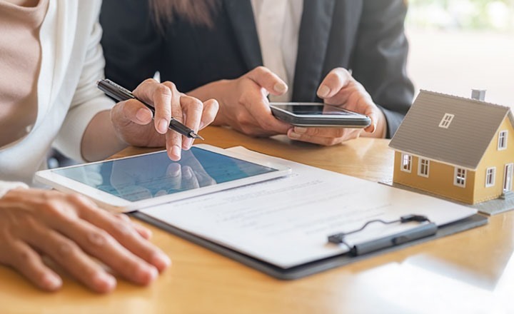 Chi tiết thủ tục công chứng văn bản đồng ý chuyển nhượng nhà đất. Ảnh: ST