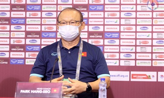 Huấn luyện viên Park Hang-seo hài lòng với chiến thắng của tuyển Việt Nam. Ảnh: VFF