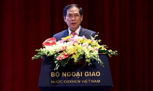 Bộ trưởng Ngoại giao Bùi Thanh Sơn phát biểu về chủ đề an ninh quốc tế trên không gian mạng. Ảnh: Hải Nguyễn