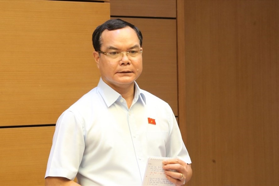 Đại biểu Nguyễn Đình Khang (đoàn Ninh Thuận) - Uỷ viên Trung ương Đảng, Chủ tịch Tổng Liên đoàn Lao động Việt Nam - phát biểu tại phiên thảo luận. Ảnh: Trần Vương