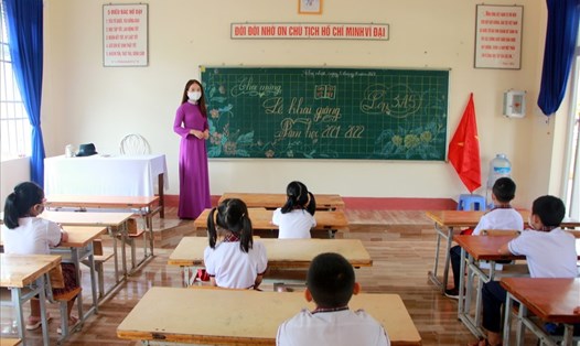 Một buổi đứng lớp của giáo viên tiểu học ở Thành phố Gia Nghĩa. Ảnh: Bảo Lâm