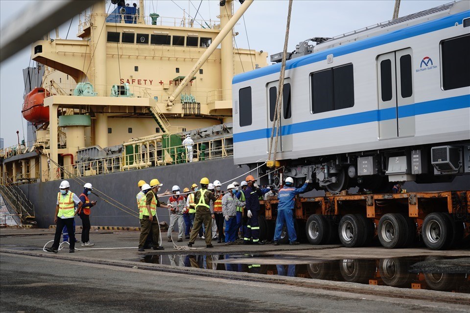 2 đoàn tàu của metro số 1 đã cập cảng Khánh Hội. Ảnh: Anh Tú. 2 đoàn tàu của metro số 1 đã cập cảng Khánh Hội. Ảnh: Anh Tú.