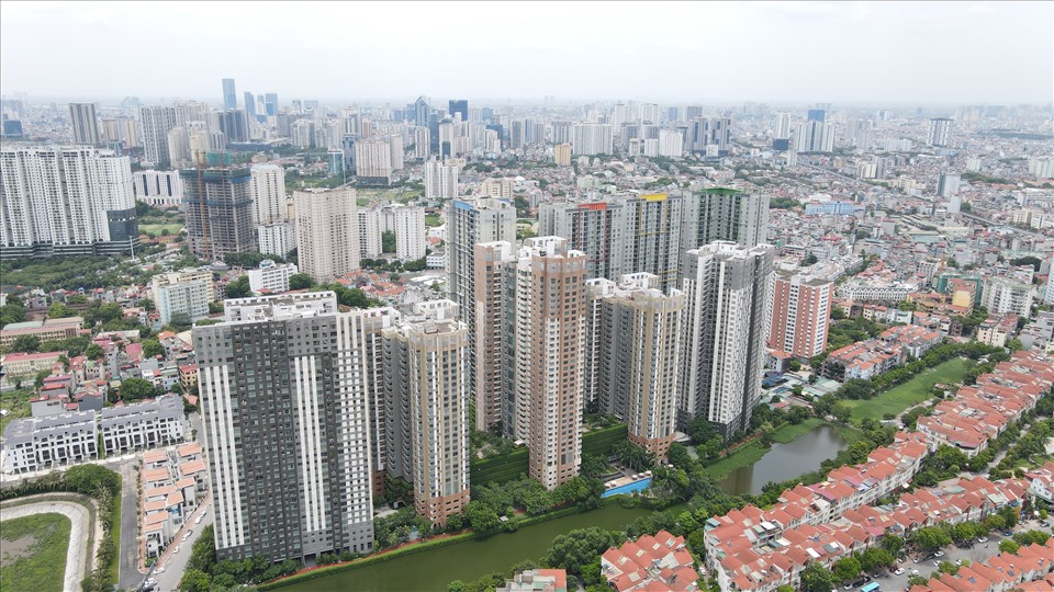 Có tình trạng chủ đầu tư có sản phẩm nhà ở, nhất là chủ đầu tư dự án lớn có lợi thế, độc chiếm thị trường, làm giá, đẩy giá nhà lên cao. Ảnh Cao Nguyên.