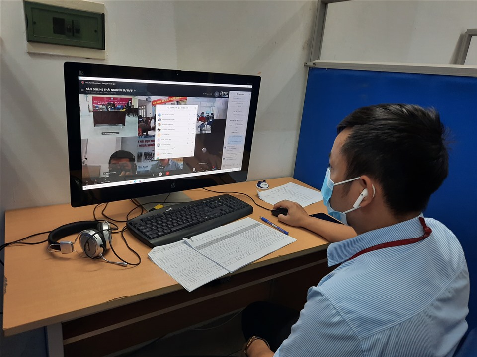 Tuyển dụng lao động online. Ảnh: Anh Thư