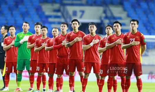 Nghi thức hát quốc ca của đội tuyển Việt Nam trước một trận đấu ở vòng loại World Cup 2022. Ảnh: Trung Thu