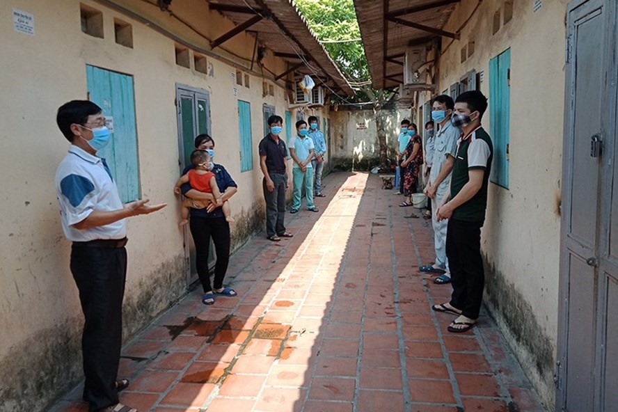 Nhiều chủ nhà trọ ở huyện Đông Anh miễn, giảm giá thuê phòng cho công nhân lao động. Ảnh: Việt An