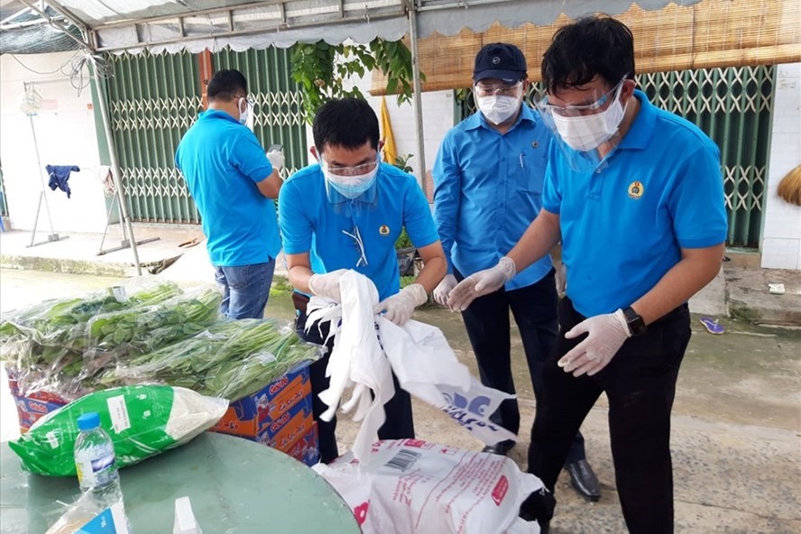 Công đoàn Đồng Nai thời gian qua đã chi 84 tỉ đồng để chăm lo cho đoàn viên và người lao động bị ảnh hưởng bởi dịch bệnh COVID-19. Ảnh: Hà Anh Chiến
