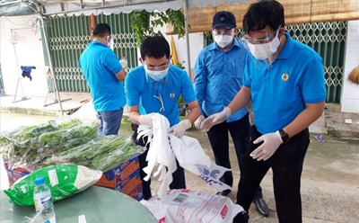 Công đoàn Đồng Nai thời gian qua đã chi 84 tỉ đồng để chăm lo cho đoàn viên và người lao động bị ảnh hưởng bởi dịch bệnh COVID-19. Ảnh: Hà Anh Chiến