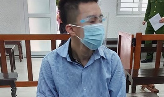 Nguyễn Hoài Nam gây án với nhóm bạn tình địch sau cơn ghen, khi bị đưa ra xét xử. Ảnh: V.D