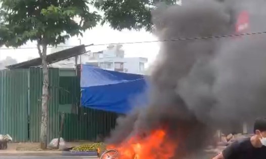 Hiện trường vụ cháy xe hi hữu ở Nha Trang. Ảnh: T.T