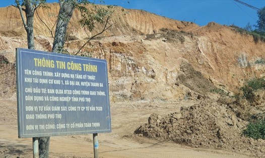 Dự án xây dựng hạ tầng kỹ thuật Khu tái định cư xã Đại An (thuộc Dự án cao tốc Tuyên Quang – Phú Thọ) đang phải tạm dừng vì đào trúng mỏ cao lanh. Ảnh: LN.
