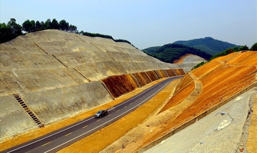 Cao tốc Nha Trang Cam Lâm thiếu 4,7 triệu m3 đất san lấp. Ảnh CC