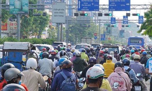 Kẹt xe đường Cộng Hòa - một trong những tuyến đường quan trọng ra vào sân bay Tân Sơn Nhất. Ảnh: Minh Quân