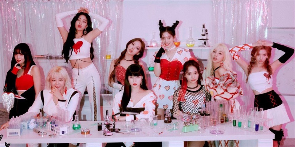 “Formula of Love: O+T=<3” mang về nhiều kỷ lục cho TWICE. Ảnh: Poster. “Formula of Love: O+T=<3” mang về nhiều kỷ lục cho TWICE. Ảnh: Poster.