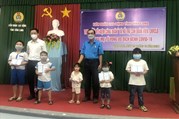 Vĩnh Long: Trao “Sổ tiết kiệm Công đoàn Việt Nam” cho con đoàn viên