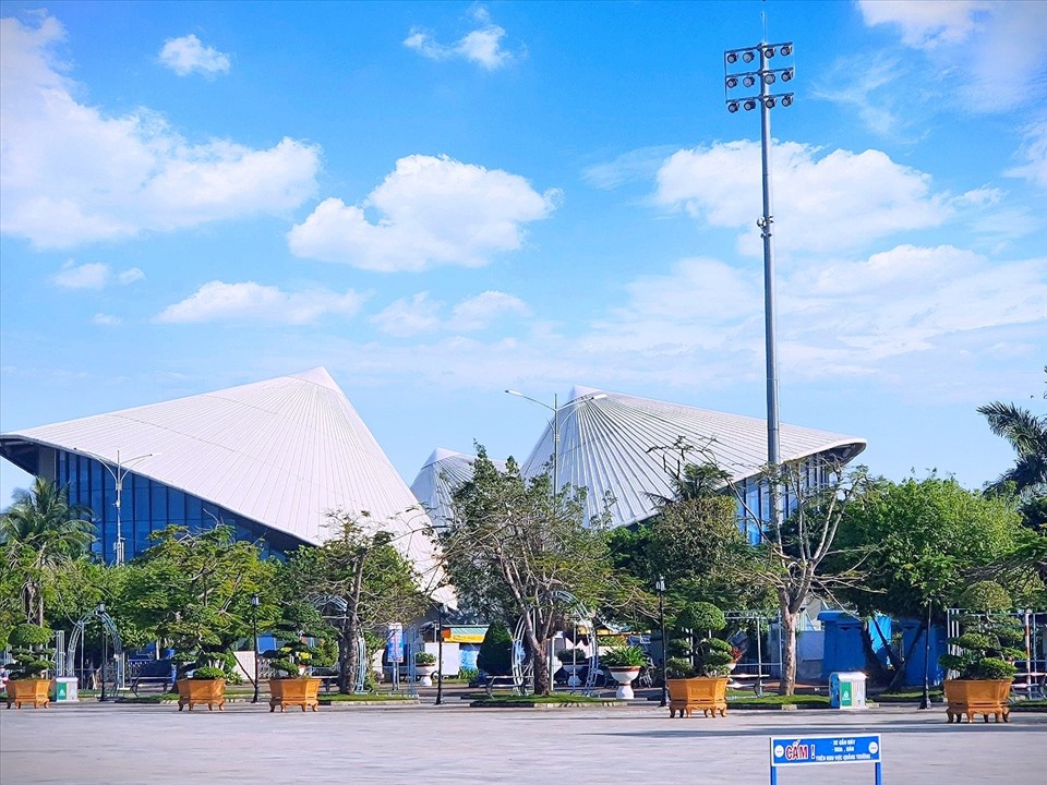 Công trình "Ba nón lá" phục vụ Festival Đờn ca tài tử năm 2014 đến nay mới được quyết toán. Ảnh: Nhật Hồ