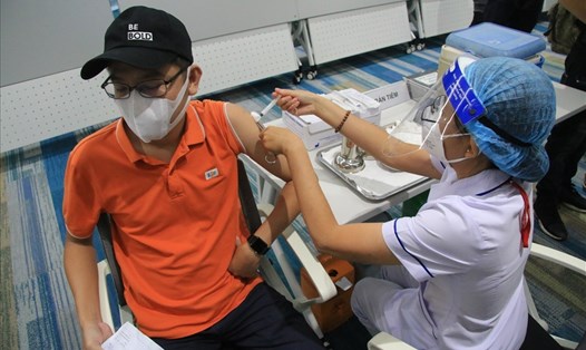 Bắt đầu triển khai kế hoạch tiêm mũi 3 vaccine COVID-19 cho người dân TPHCM từ ngày 10.12. Ảnh: Hoài Anh