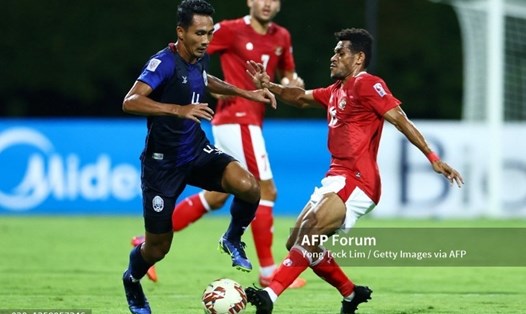 Tuyển Campuchia đối đầu Indonesia trong trận đấu thứ 2 tại AFF Cup 2020. Ảnh: AFP