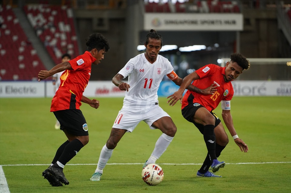 Timor-Leste (áo sẫm) đã mang tới AFF Cup 2020 những nét mới đáng chú ý. 
Ảnh: Affsuzukicup