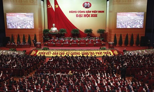 Đại hội XIII đã thông qua Nghị quyết Đại hội đại biểu toàn quốc lần thứ XIII của Đảng. Ảnh: TTBC.