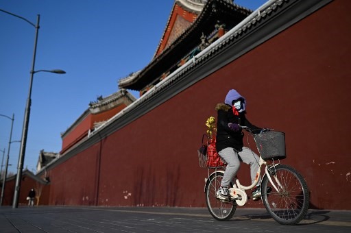 Số ca mắc COVID-19 mới hàng ngày của Trung Quốc hôm 1.2 đã giảm xuống hơn một nửa so với ngày hôm trước và thấp nhất kể từ 8.1. Ảnh: AFP